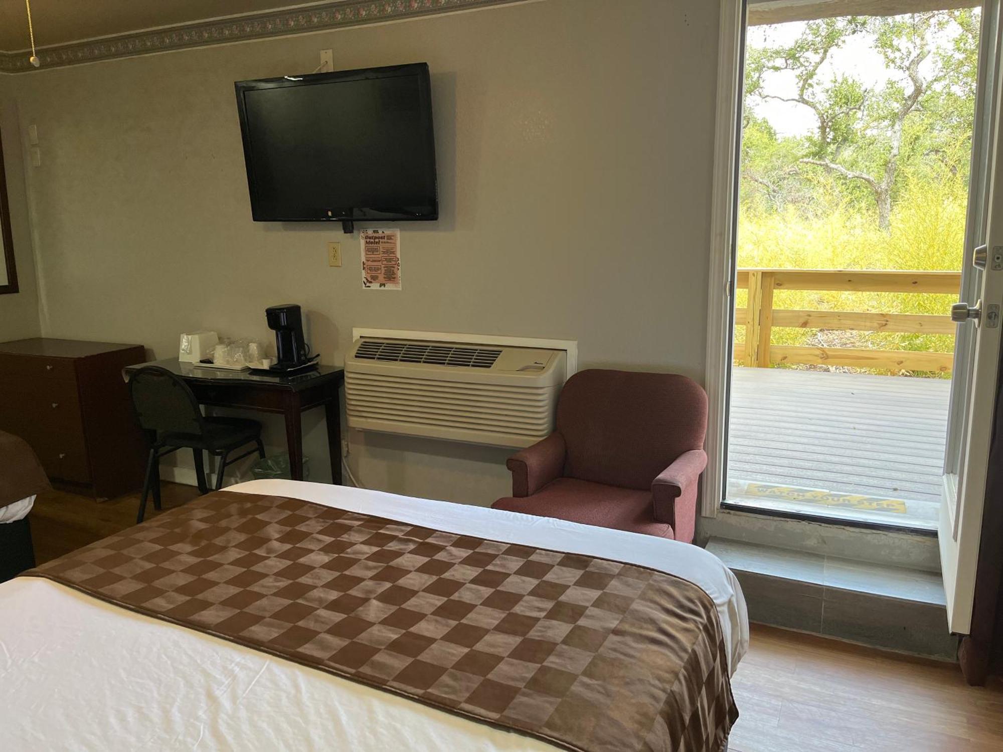 Outpost Motel Дрипинг Спрингс Екстериор снимка