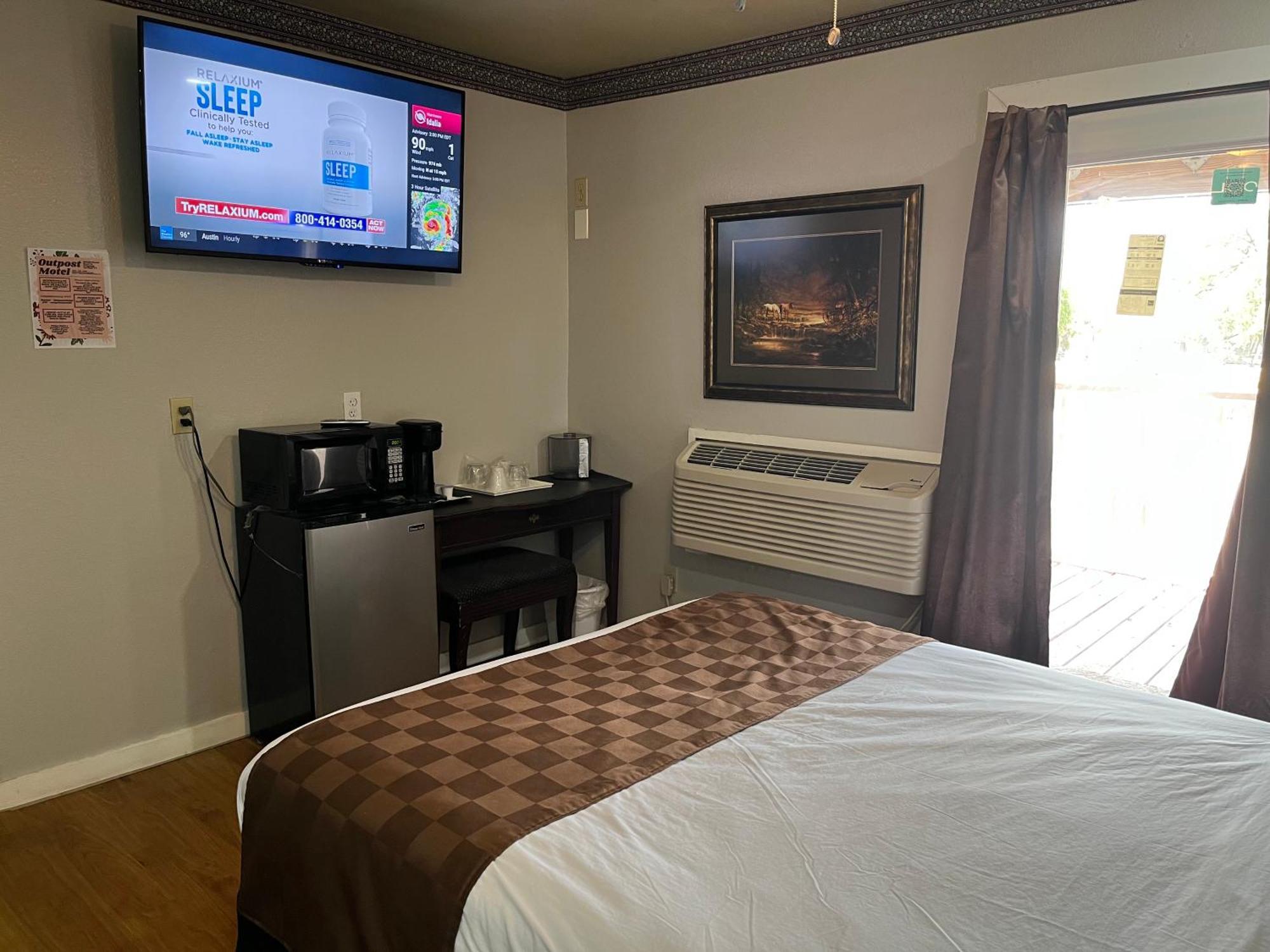 Outpost Motel Дрипинг Спрингс Екстериор снимка