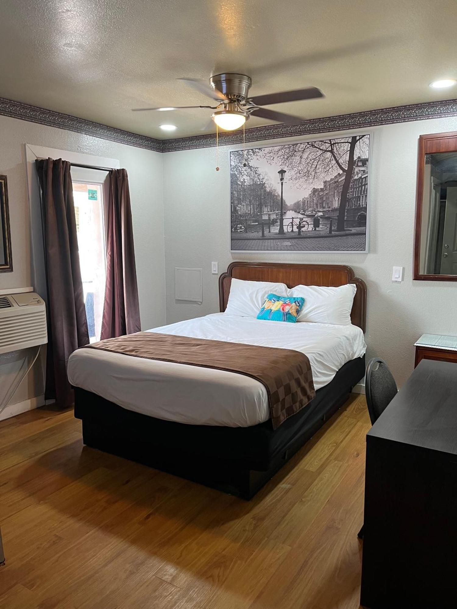 Outpost Motel Дрипинг Спрингс Екстериор снимка