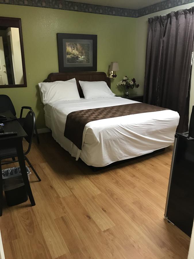 Outpost Motel Дрипинг Спрингс Екстериор снимка